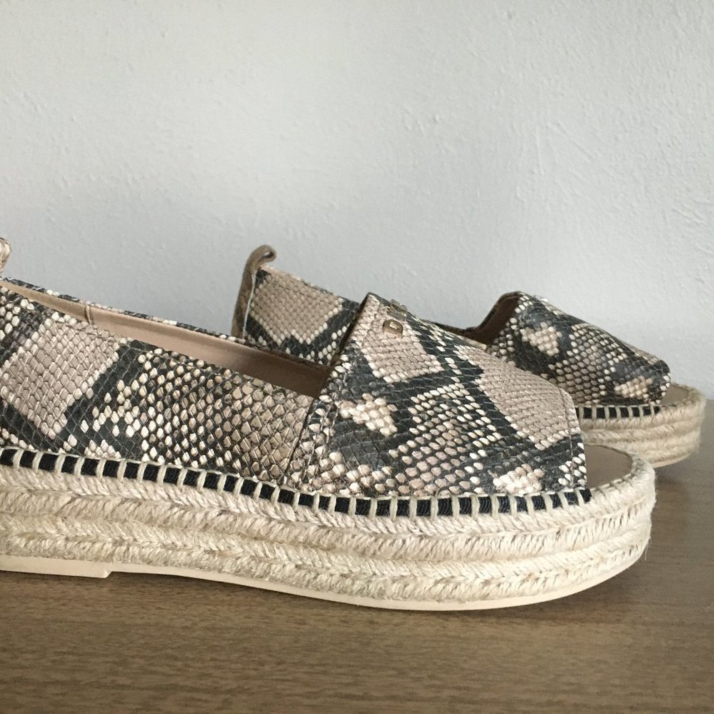 DKNY SNAKE MER PLATFORM ESPADRILLE